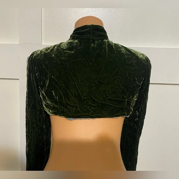 Suki Green Velvet Coverup - Picture 4 of 5
